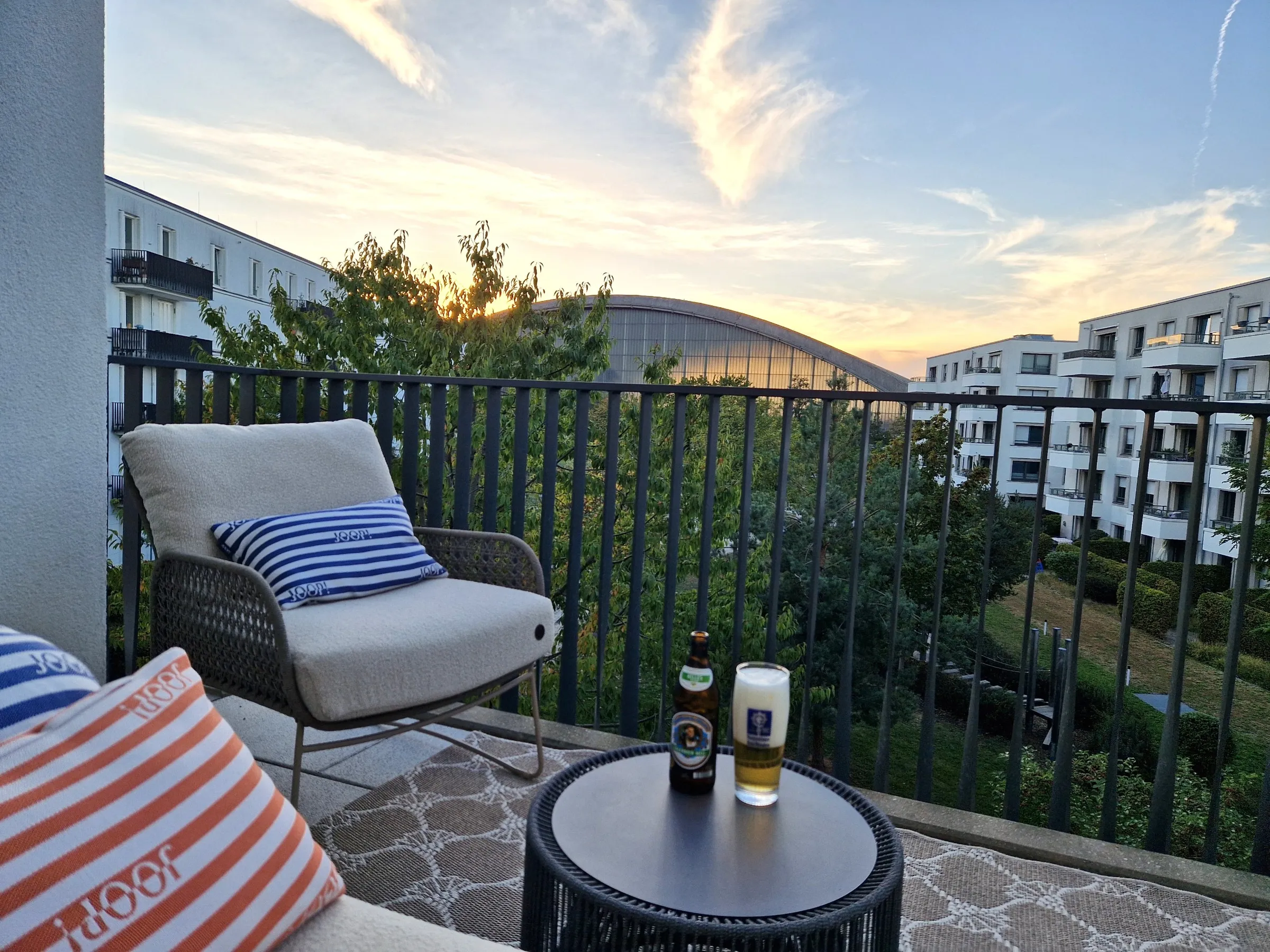 Moderne 3-Zimmer-Wohnung mit En-Suite-Bad & Sonnenuntergangs￾Balkon